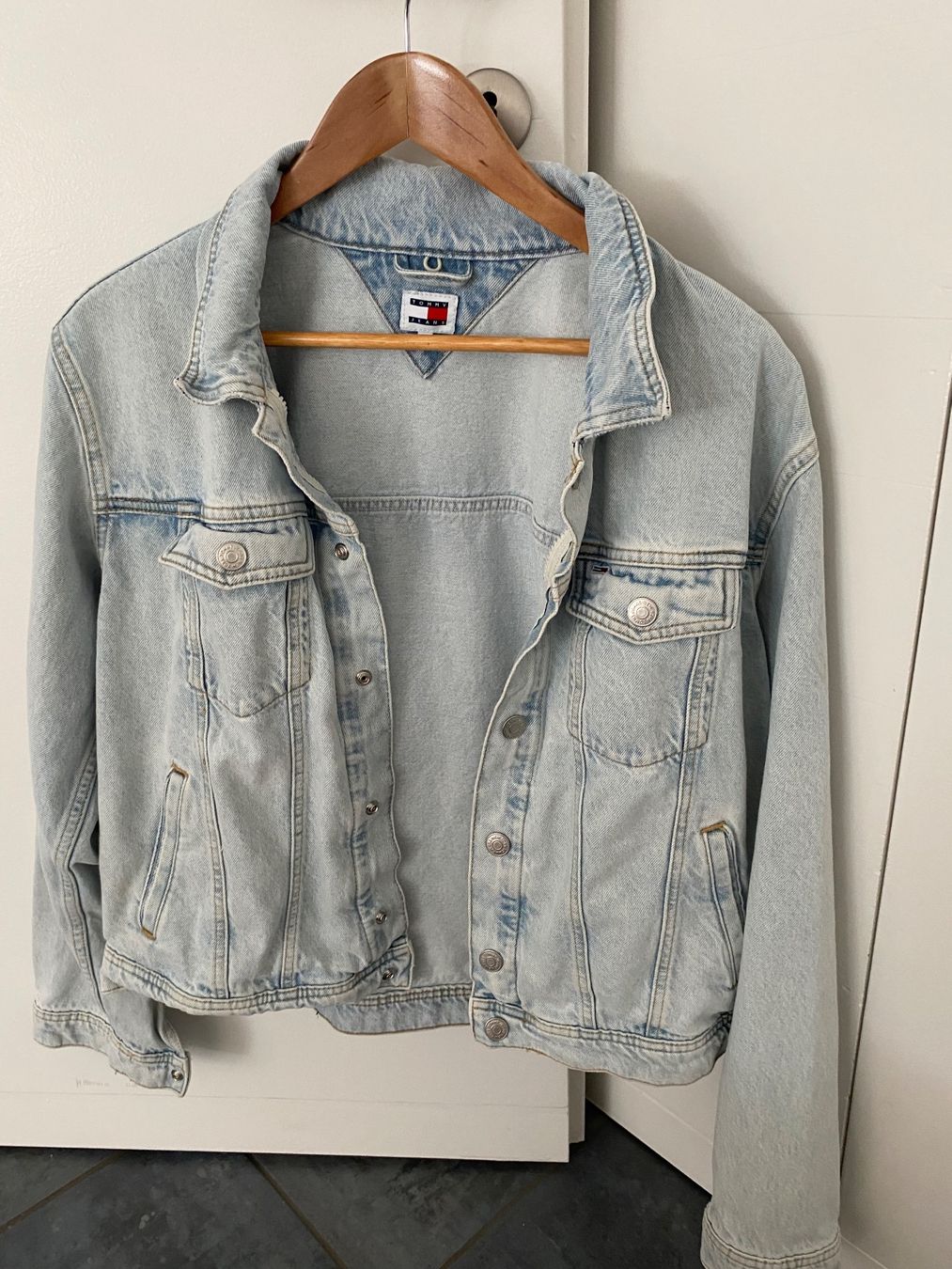 Tommy Hilfiger Giacche: Jeansjacke Tommy Jeans hellblau Grösse M – Nuovo (secondo la descrizione) da Einsiedeln venduto da csunshine91