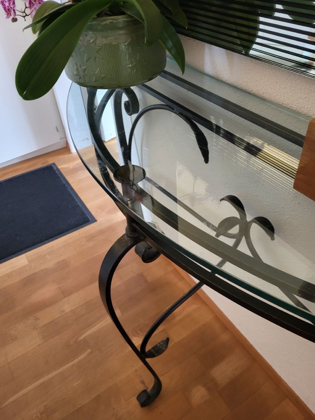 Tische: Designertisch,  Metallgestell und Glasplatte – Gebraucht aus Zürich von Lizi7 1