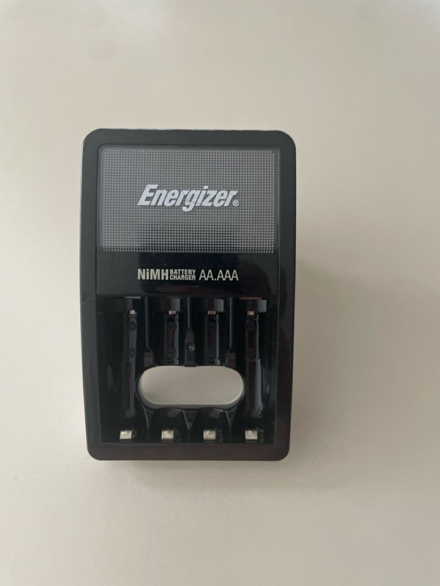 Energizer Akkus & Batterien: Chargeur piles AA & AAA Energizer – Gebraucht aus Uvrier von SzymonClivaz