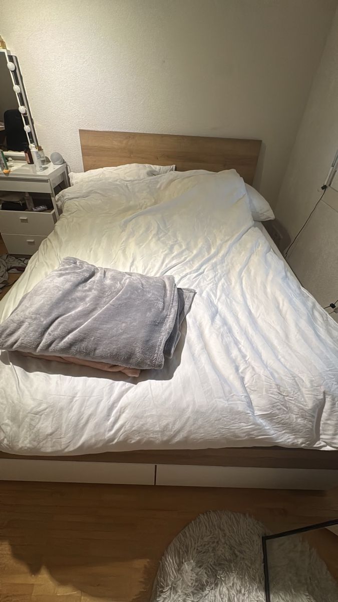 Lits: Bett 140x200cm – D'occasion à Kloten par cigiro 1