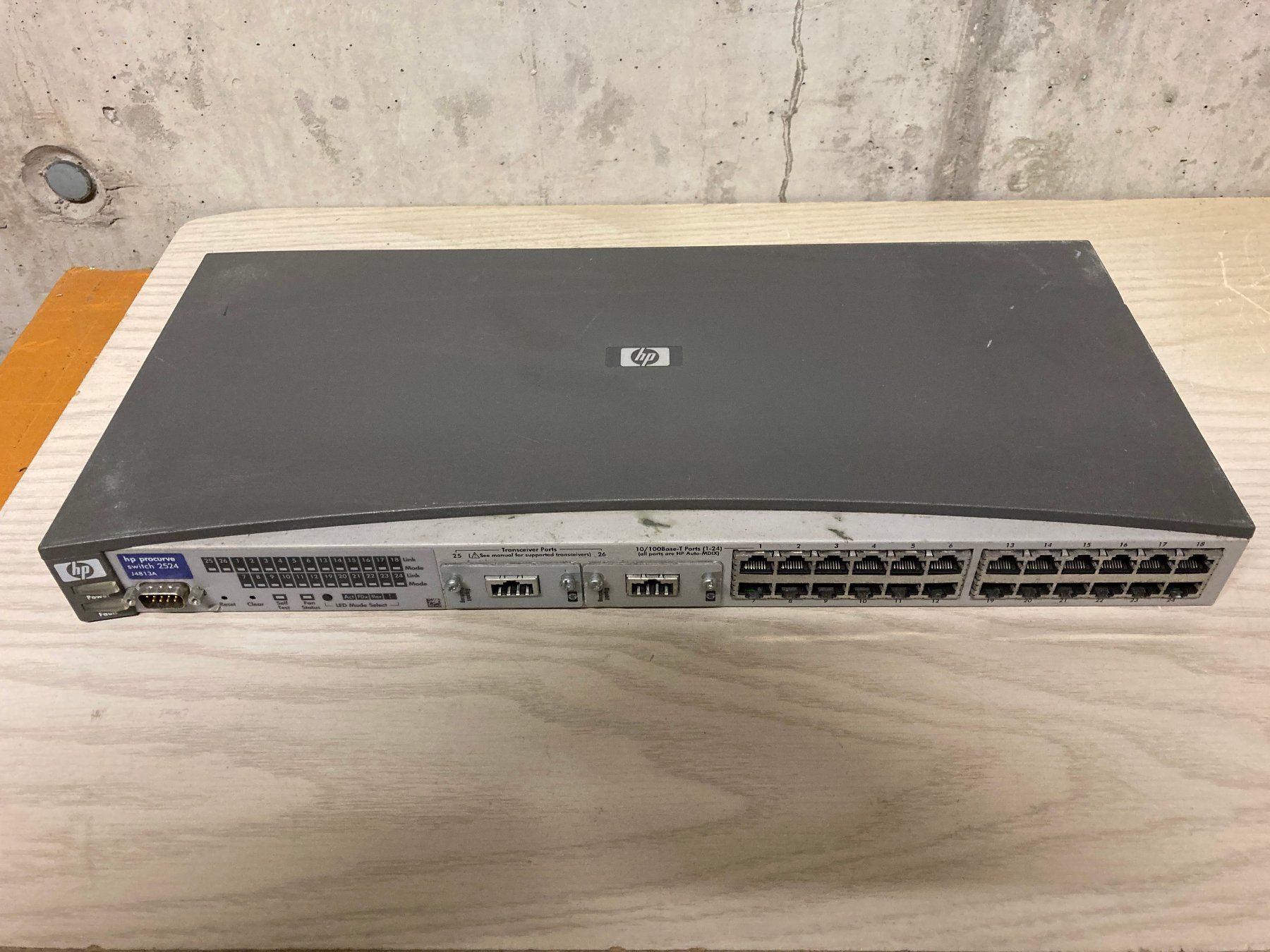 Hewlett Packard Hub & Switch: 2x HP Procurve Switch 2524 J4813A / 24-Port Switch – Usato da Wettingen venduto da Schabernack_sam