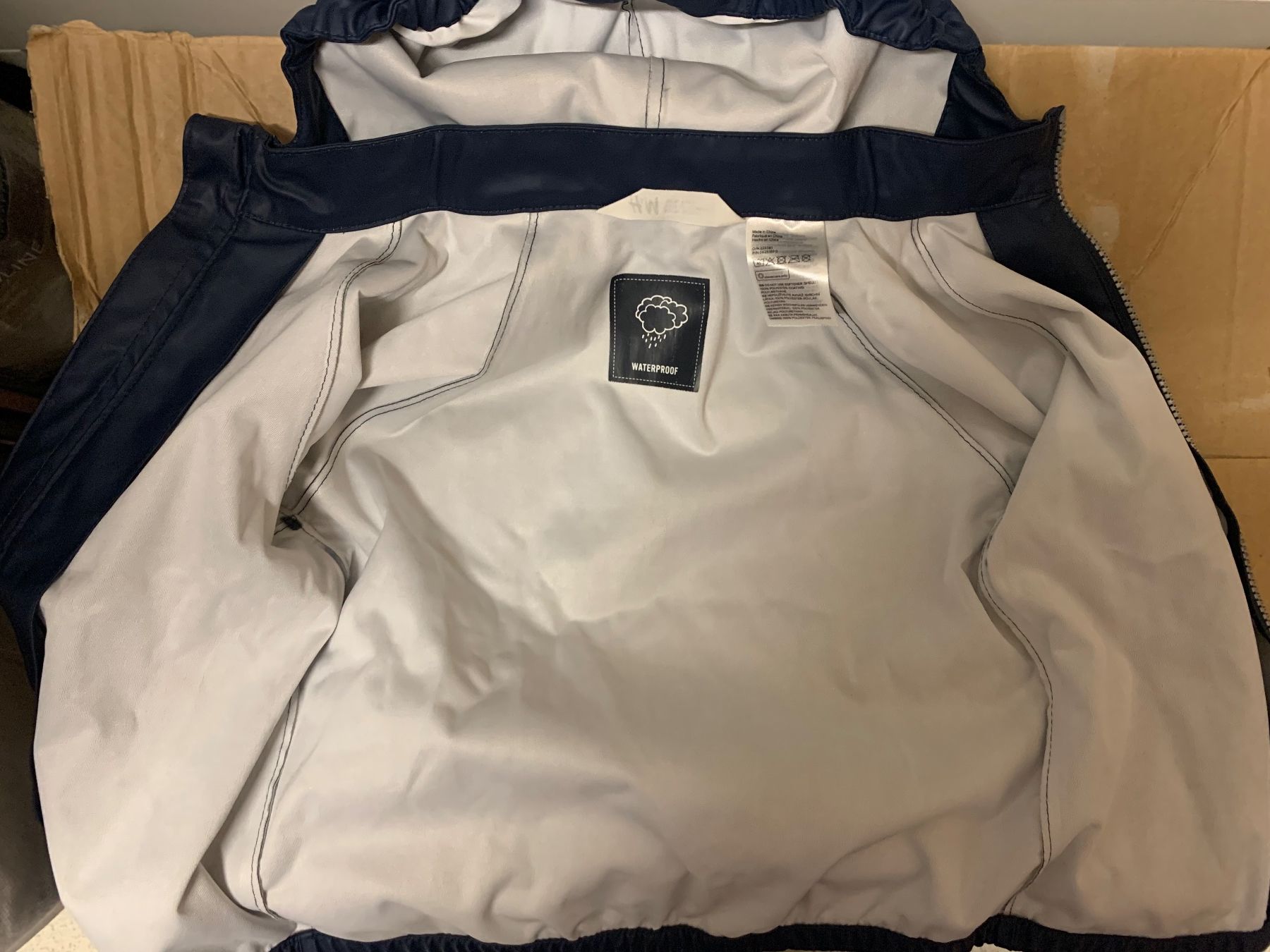 H&M Giacche & Cappotti: Regenjacke Kinder Jungen Gr.92 – Usato da Bülach venduto da engeli92 1