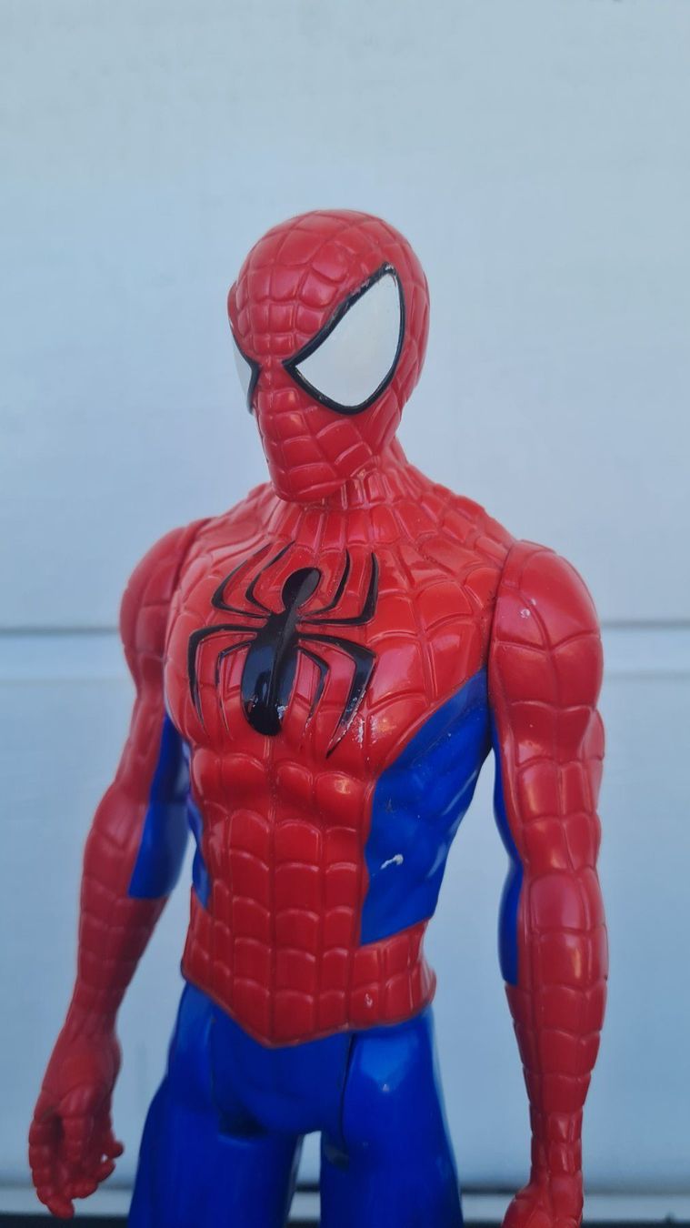 Hasbro Statuette: Actionfigur / Marvel / Spider-Man / Hasbro / 30cm / JG 2013 – Usato da Safenwil venduto da Husqi2000 1
