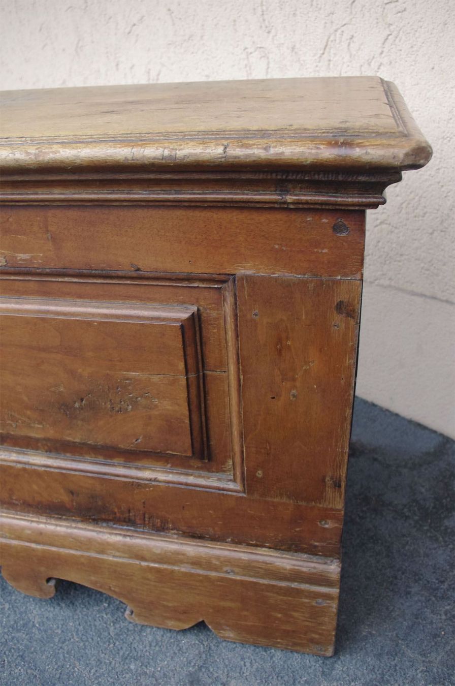 Cassapanche: massive Nussbaum-Truhe um 1800 – Usato da Meggen venduto da Trouvaillen 7