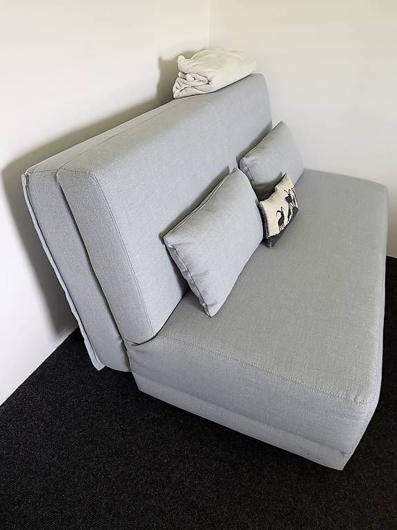 Sofas: Schlafsofa hellblau mit Stauraum, 145x200 – Gebraucht aus Männedorf von Jberglas 2
