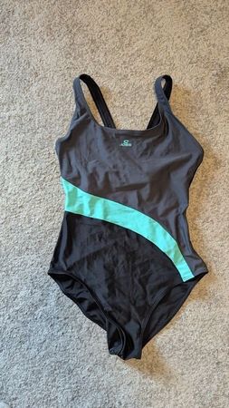 Neuer Schwimmer Badeanzug Gr. 38