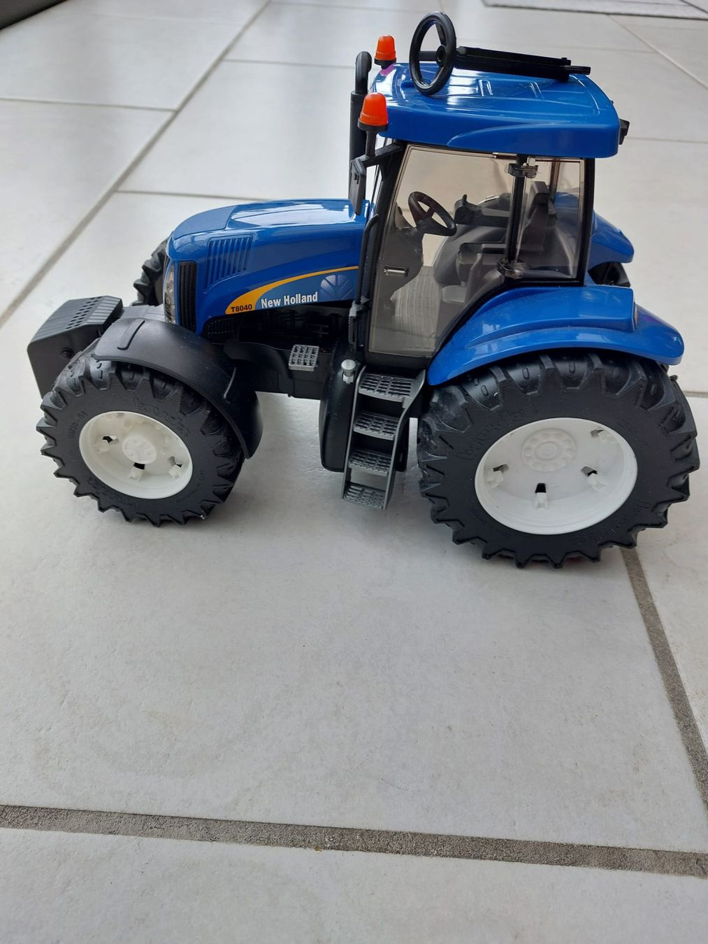 Bruder Giocattoli: Bruder Traktor New Holland Neu – Nuovo (secondo la descrizione) da Lausen venduto da Chaldrian 3