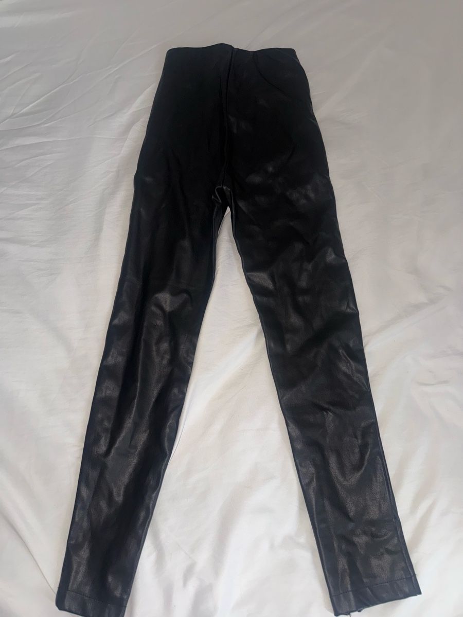 Pull&Bear Leggings: Pull&Bear Kunstleder Leggings, Grösse S – Nuovo (secondo la descrizione) da Pratteln venduto da syr_g2ql 4