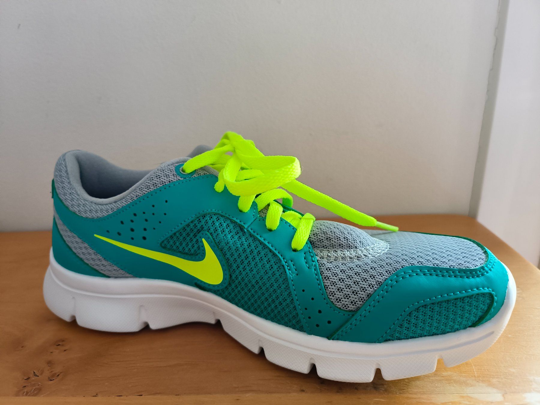 Nike Scarpe da donna: W NIKE FLX EXPERIENCE RN 2 MSL Gr. 37,5 – Nuovo e nell'imballaggio originale da Herisau venduto da dku_85hh