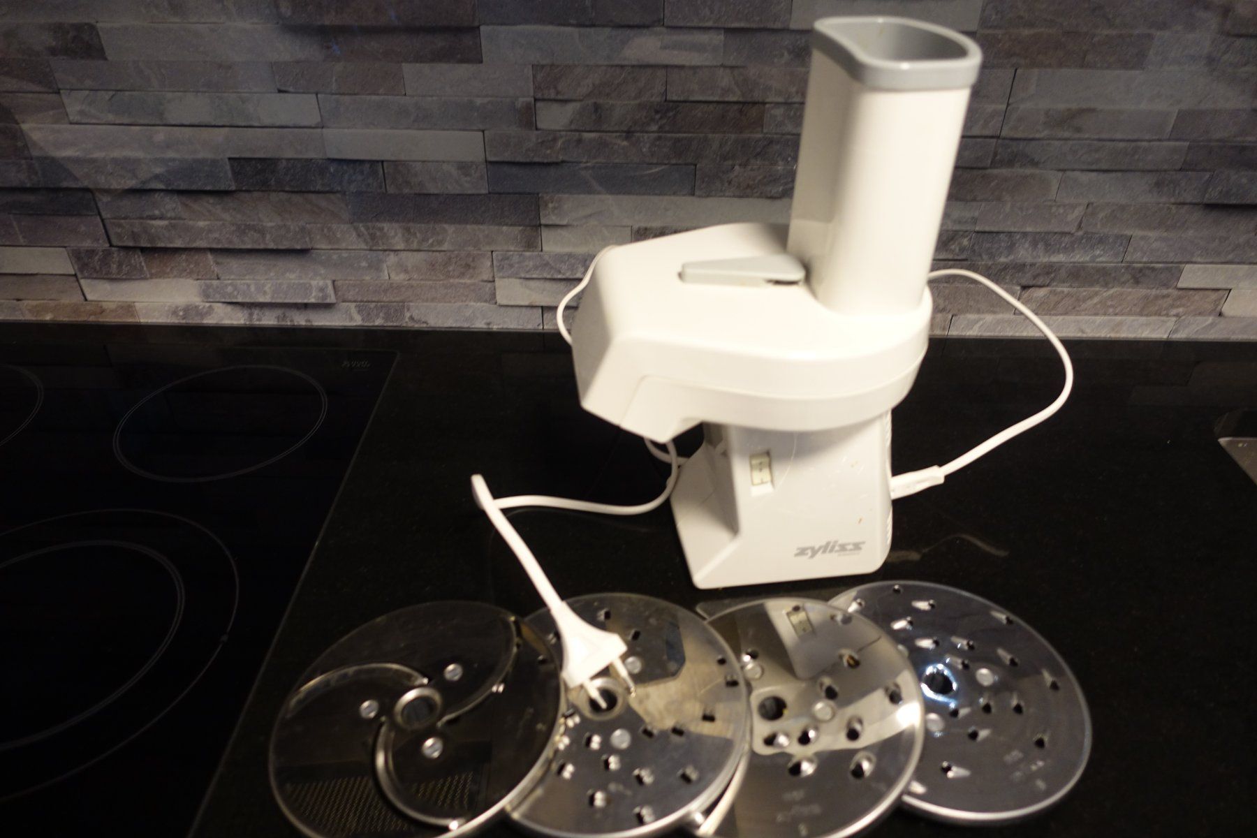 Zyliss Elettrodomestici da cucina: elektr. Zylissreibe mit 5 Scheiben – Usato da Belp venduto da Mazarron58 2
