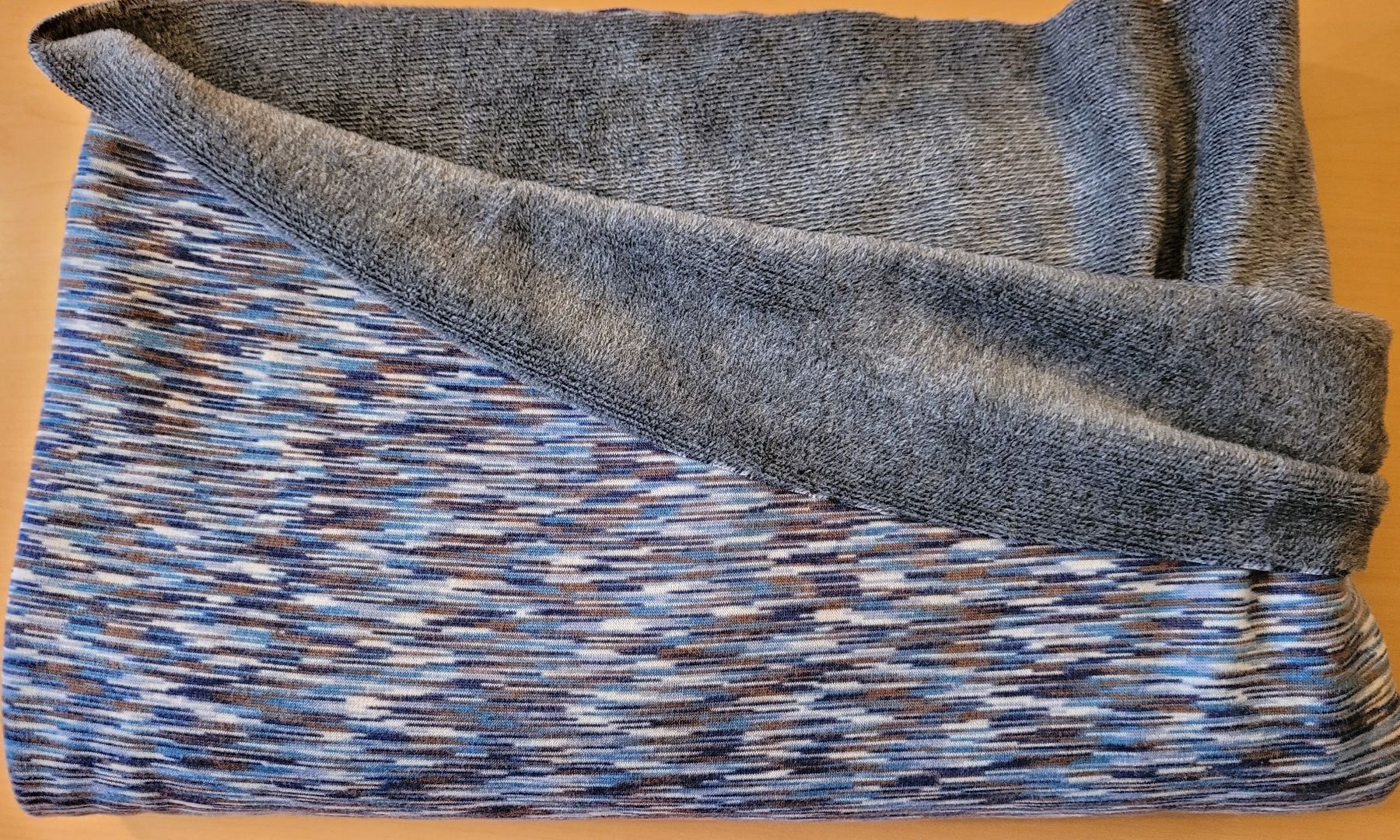 Tessuti: Alpenfleece – Nuovo (secondo la descrizione) da Madiswil venduto da fabrics 1