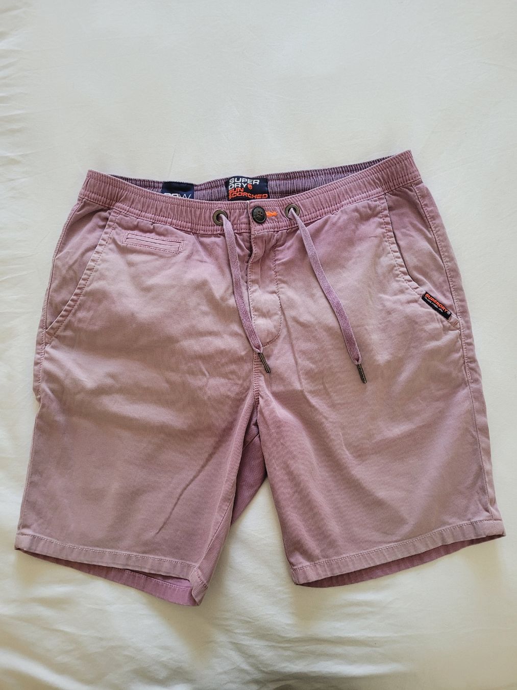 Superdry Pantaloni: 3. Superdry Short Homme, Taille 32 – Usato da Villars-sur-Glâne venduto da m66_dch5