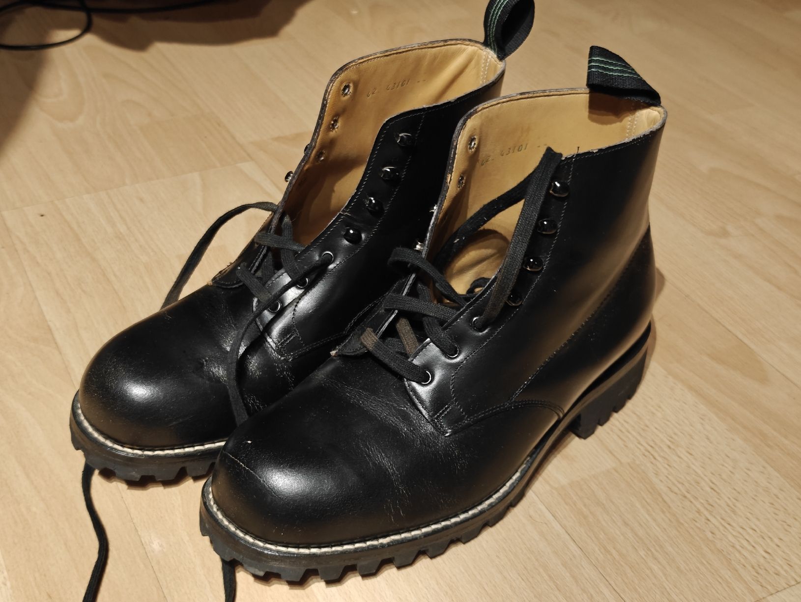 Scarpe da uomo: Schwarze Boots 42 – Usato da Malans GR venduto da mesmen