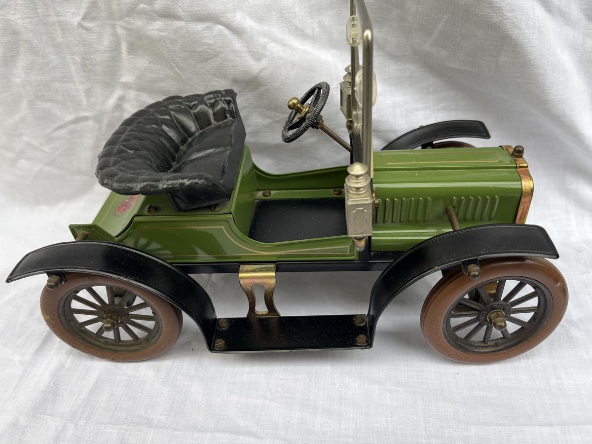 Modellautos: Altes Oldtimer Modell Blech – Gebraucht aus Brienz BE von hey_z9vg