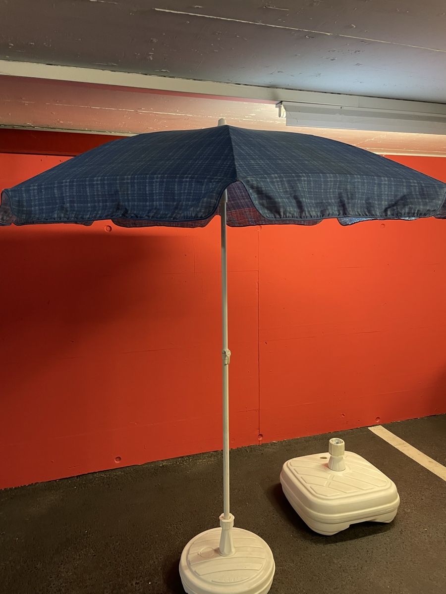Sonnenschirme: Sonnenschirm Marktschirm rund mit Ständer – Neu (gemäss Beschreibung) aus Emmenbrücke von Ladyboutique 7