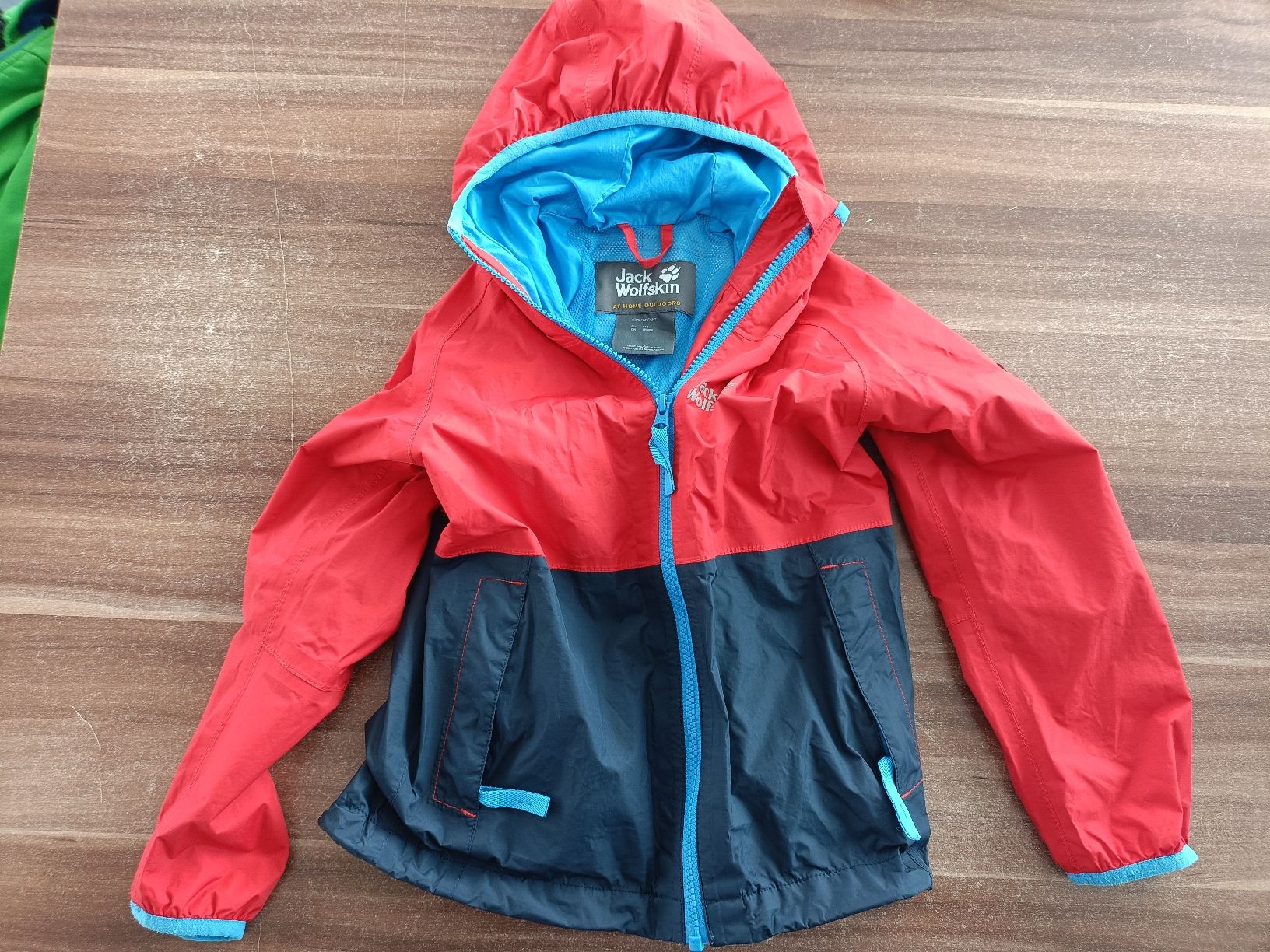 Jack Wolfskin Giacche & Cappotti: Jack Wolfskin Regenjacke Gr. 116 – Usato da Biberist venduto da Stylux01