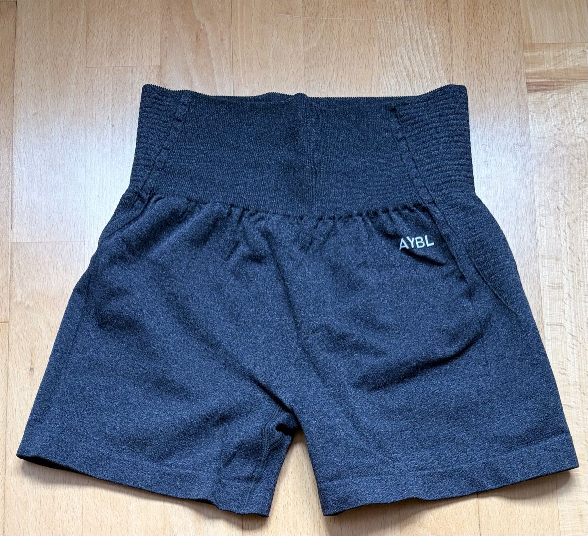 Aybl Leggings: AYBL - Balance V2 Seamless Short – Usato da Zürich venduto da lau_ss6p 1