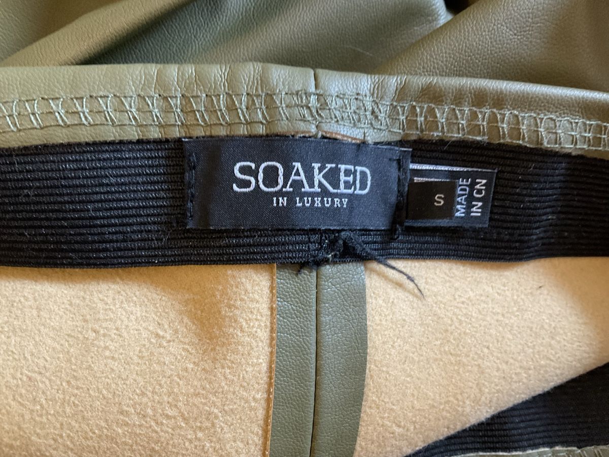 Pantalons: Soaked Kunstleder hose Olive, Grösse S  – D'occasion à Sagogn par barosella 2