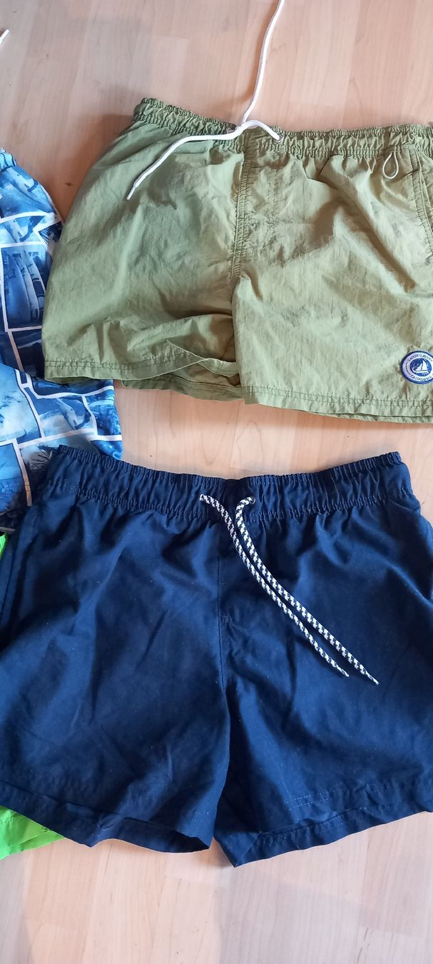 Lotti & Set di vestiti: Paket mit Badeshorts Gr. S – Usato da Rebstein venduto da bestforyou 2