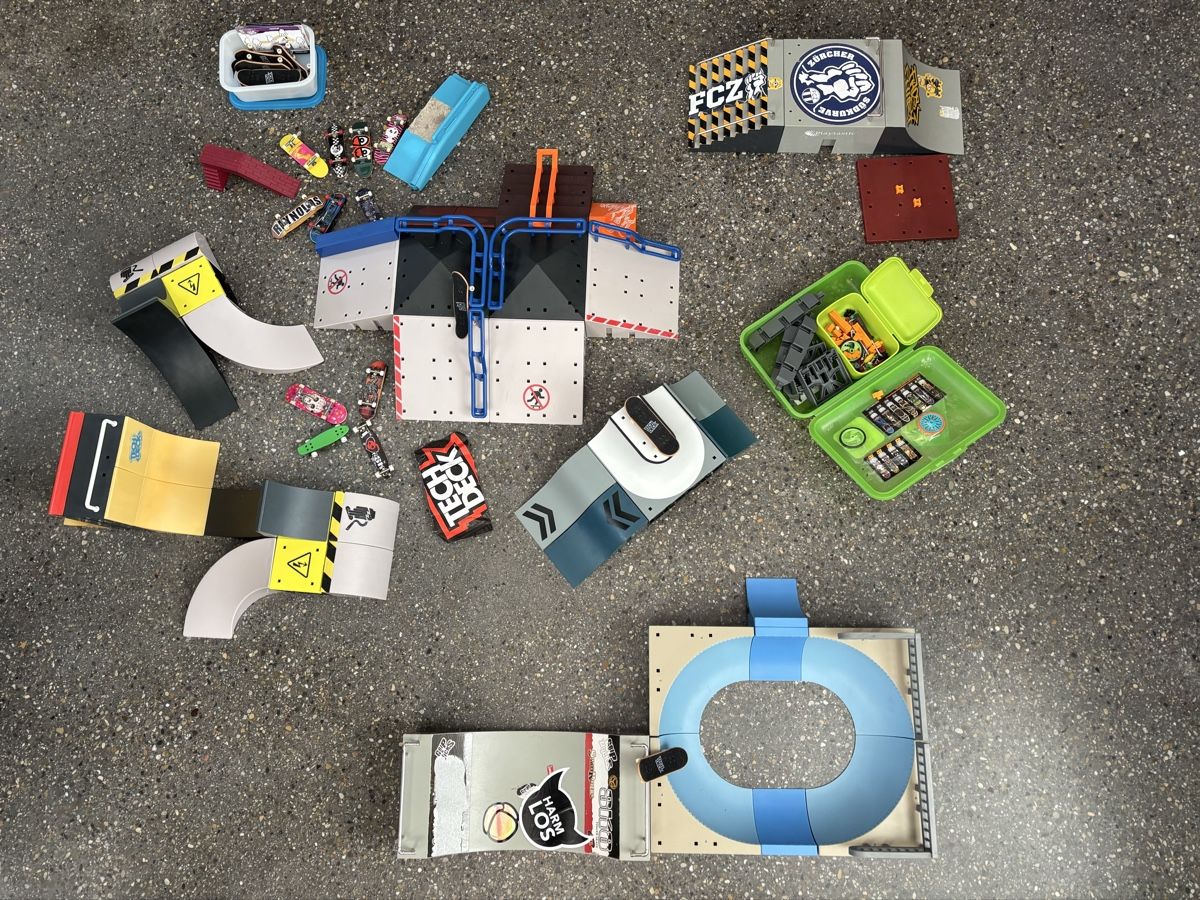 Giocattoli: Finger Skateboard Set – Usato da Zürich venduto da mar_mw7d 1