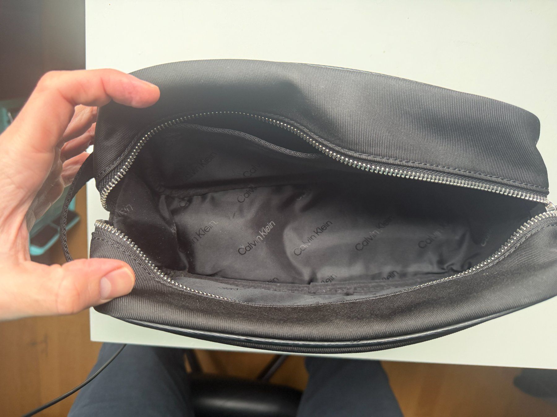 Calvin Klein Custodie per cosmetici: Calvin Klein toiletry bag – Usato da Zürich venduto da JulesZHW 2
