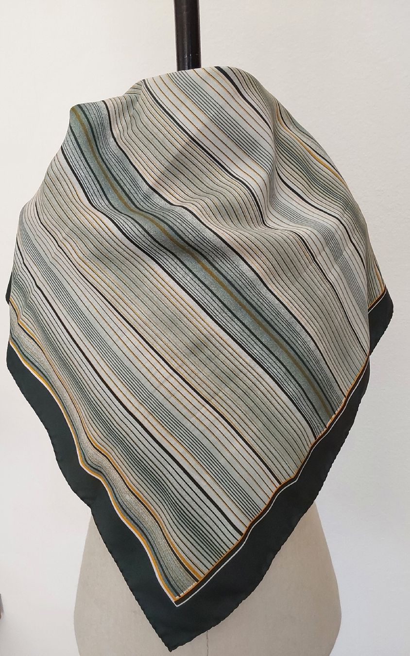 Polyester Foulard & Sciarpe: Foulard Polyester Made in Italy – Usato da Köniz venduto da scopello12