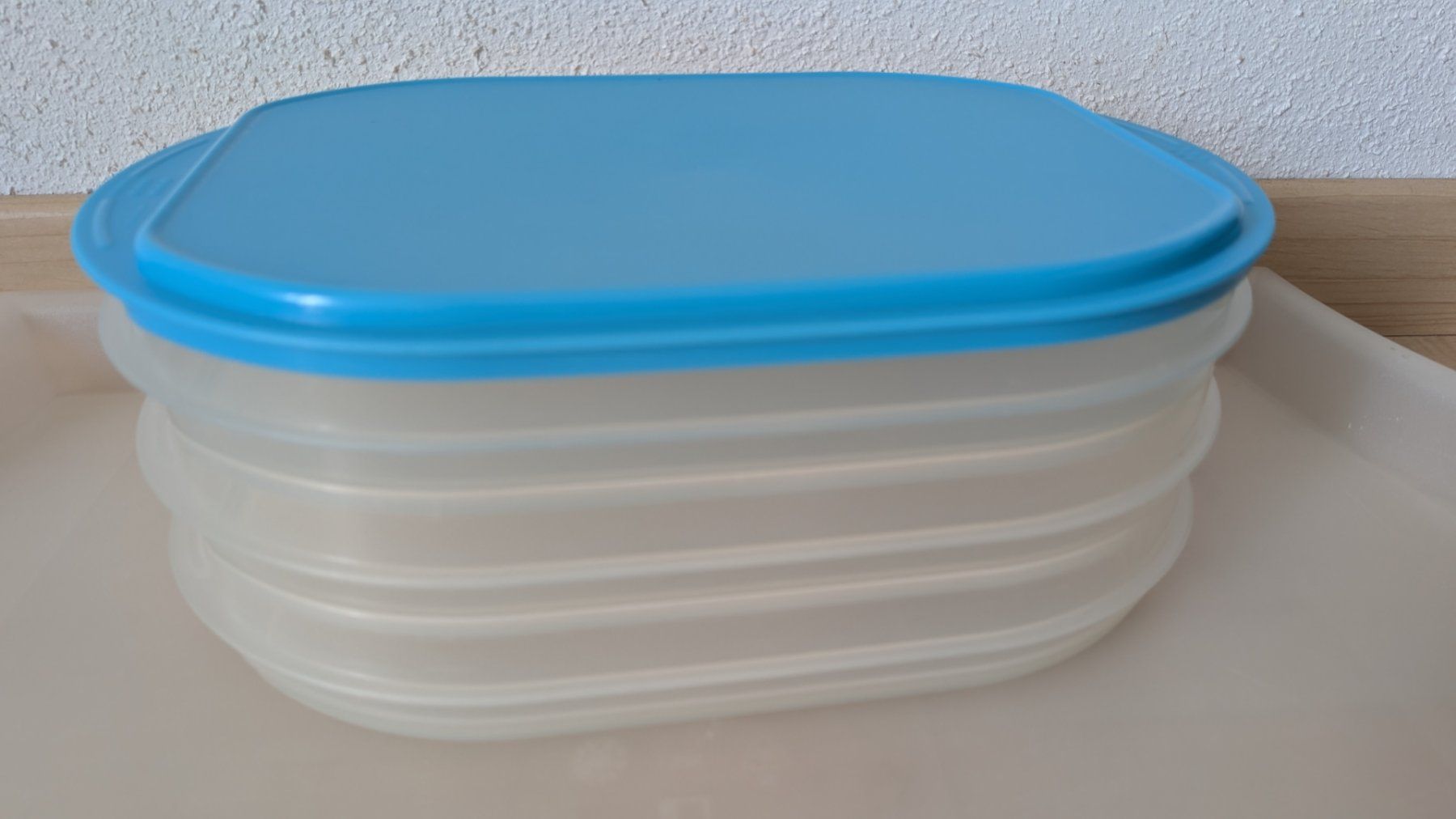 Tupperware Contenitori & Simili: Tupperware  Kühlschrankbehälter 4 teilig mit Deckel – Usato da Horw venduto da Rebuho