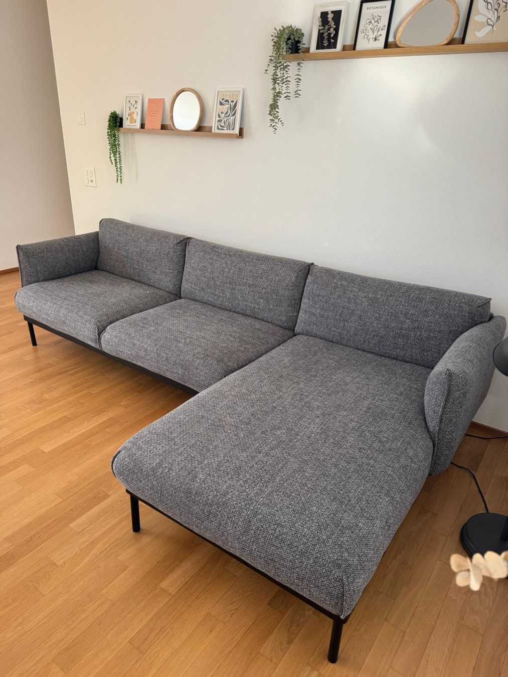 Ikea Sofas: Sofa ÄPPLARYD 3er-Sofa mit Récamiere, Lejde grau/schwarz – Gebraucht aus Ormalingen von zweitakter 1
