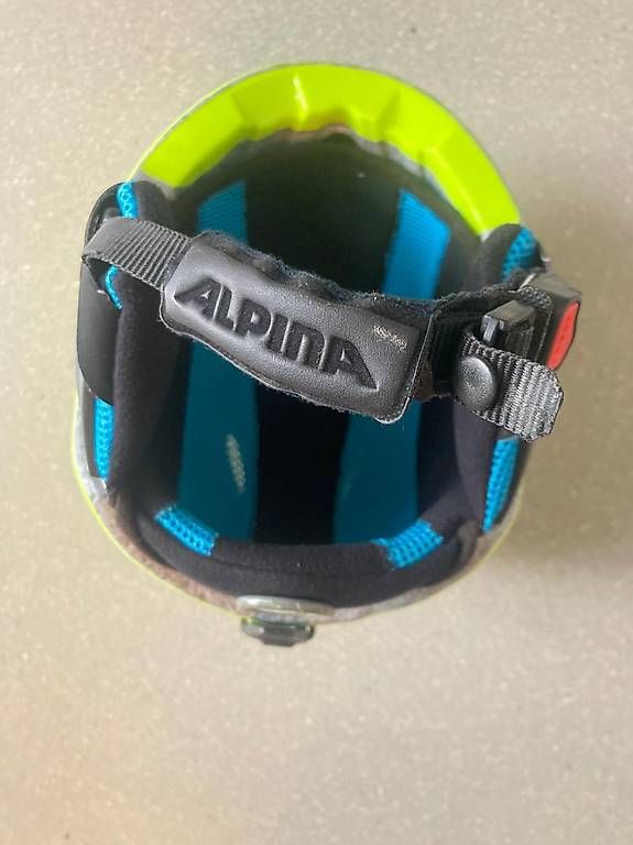 Alpina Helme: Kinderskihelm Alpina – Gebraucht aus Bern von davenzin 1