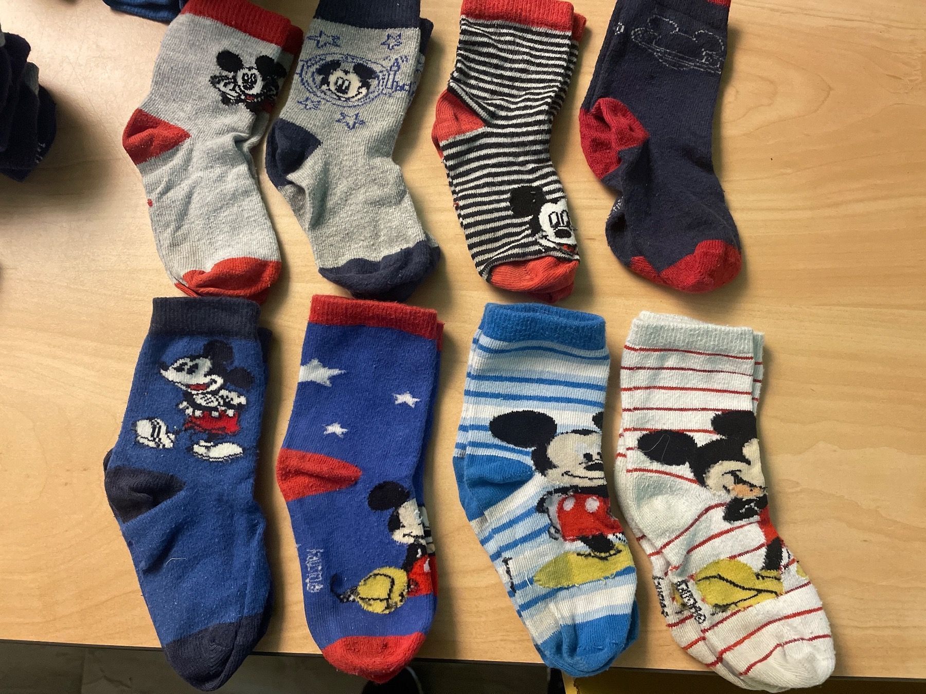 Disney Chaussettes enfants: 8 paar Micky Maus Söckli Gr.23-26 – D'occasion à Obergerlafingen par cabo4