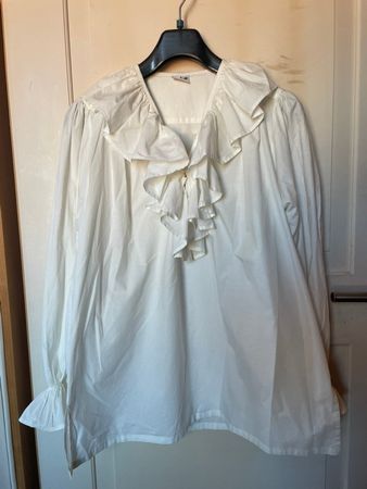 Weisse Rüschenbluse
