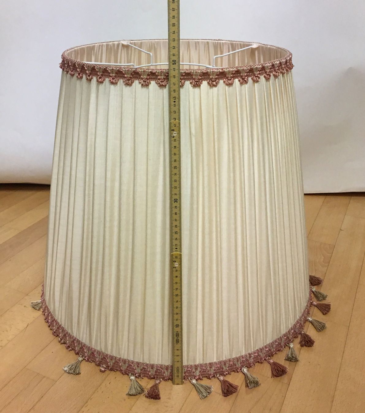 Lampade: Elegante Stehlampe mit Plissee-Schirm – Usato da Olten venduto da ELHANDEL 6