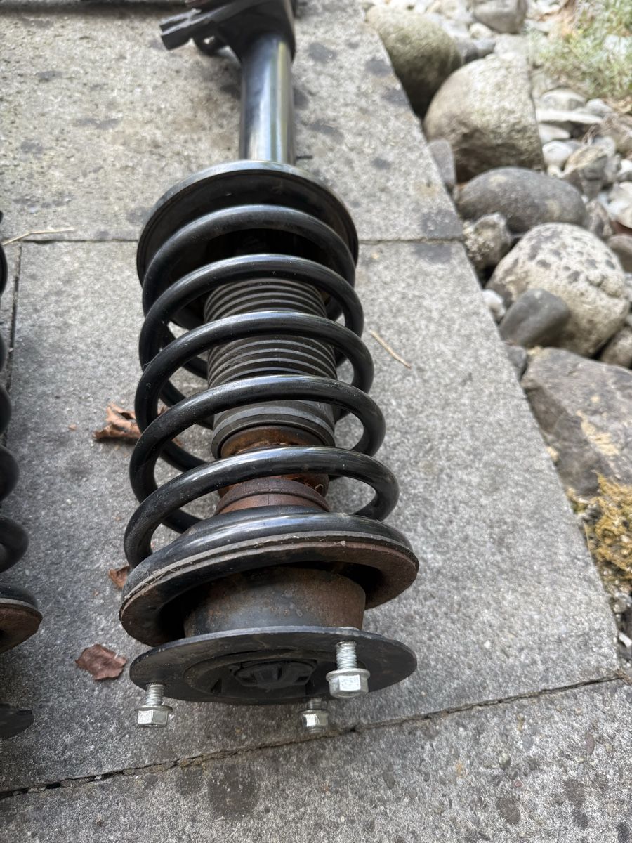 BMW Toutes les pièces auto: Originale Bmw e30 Federbeine mit Eibach Federn – D'occasion à Lachen SZ par joe_jkx8 1