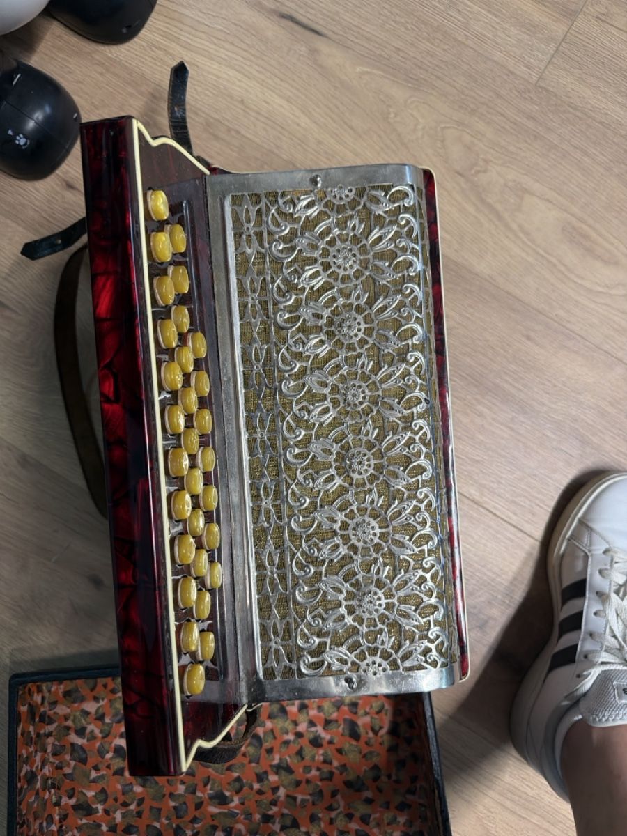 Instruments de musique: Fisarmonica J.C.D. rossa con custodia  – D'occasion à basel par Swiss._.1978 5