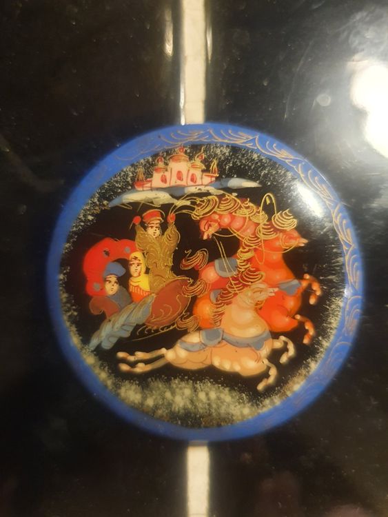 Broche Russe Palekh Jostovo - Motif Conte Russe, Métal Peint, Noir Et Or