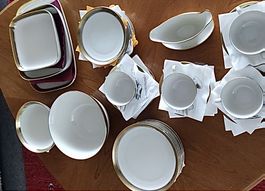 Langenthaler Service für 8 Personen mit Goldrand,