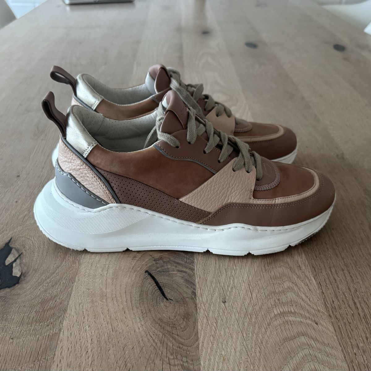 Santoni Damenschuhe: Santoni Sneaker Gr 39 wie neu! – Gebraucht aus Wohlen AG von zrhdus 1