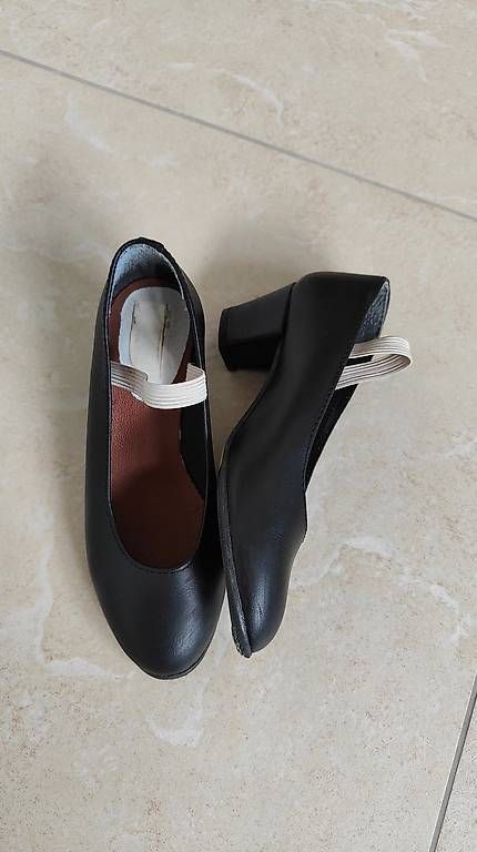 Schuhe für Mädchen: Flamenco-Schuhe, Gr. 33 – Gebraucht aus Wittenbach von Montse10 1