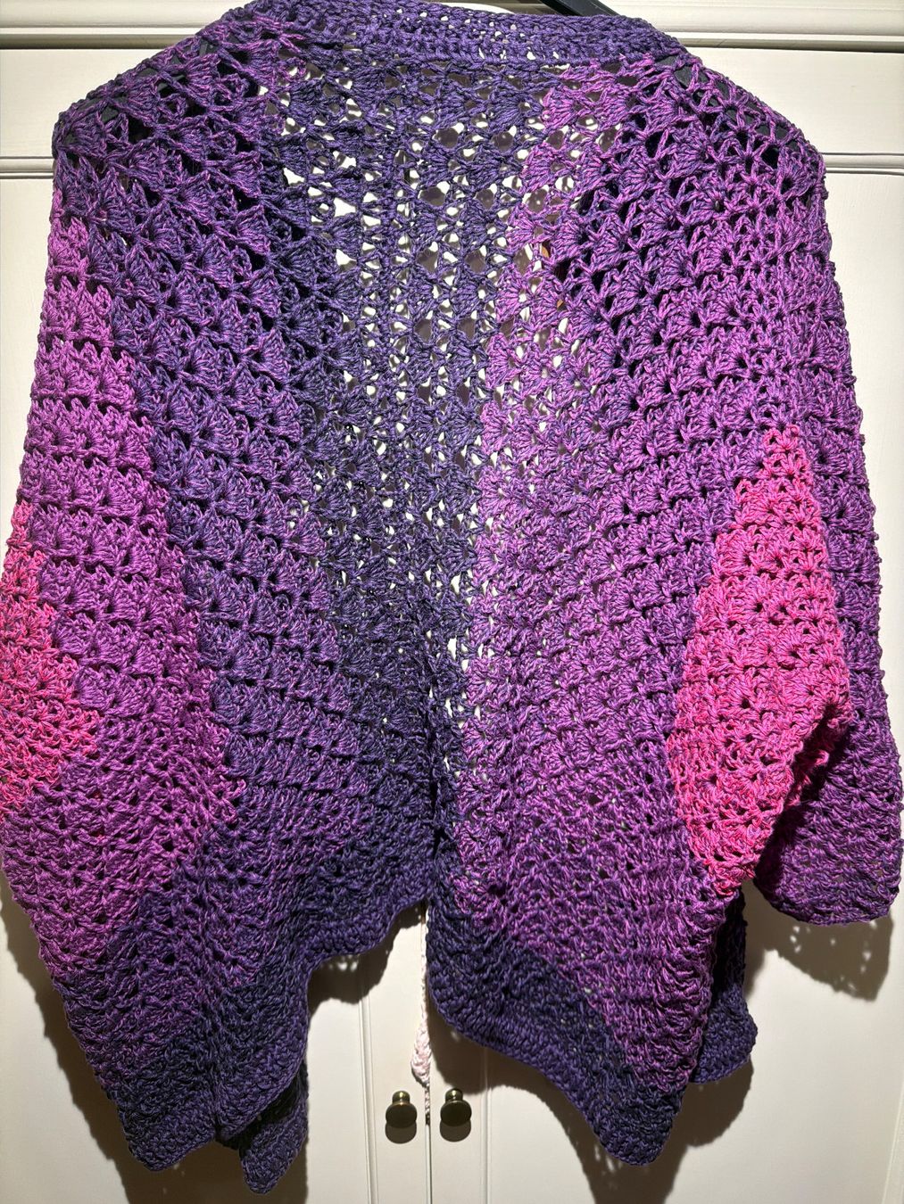 Giacche: STRICKJACKE LILA-EINZELSTÜCK,HANDGESTRICKT – Nuovo e nell'imballaggio originale da Meienried venduto da ManuelaBoutique 4