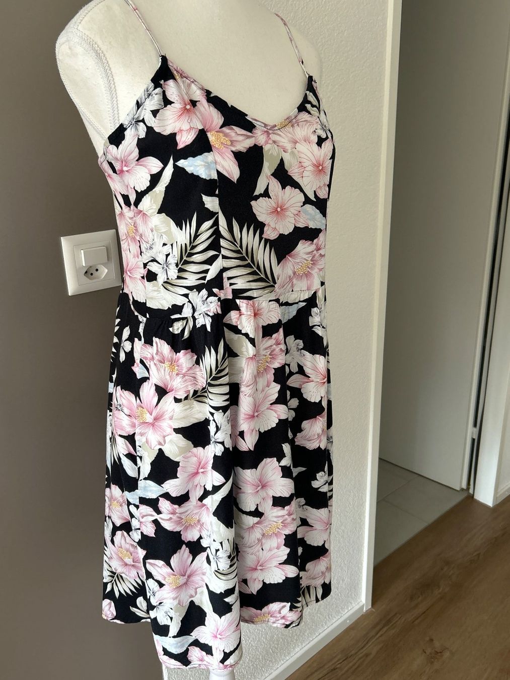 Vestiti: Trägerkleider schwarz mit Muster – Usato da Brunnen venduto da Nala2929 2