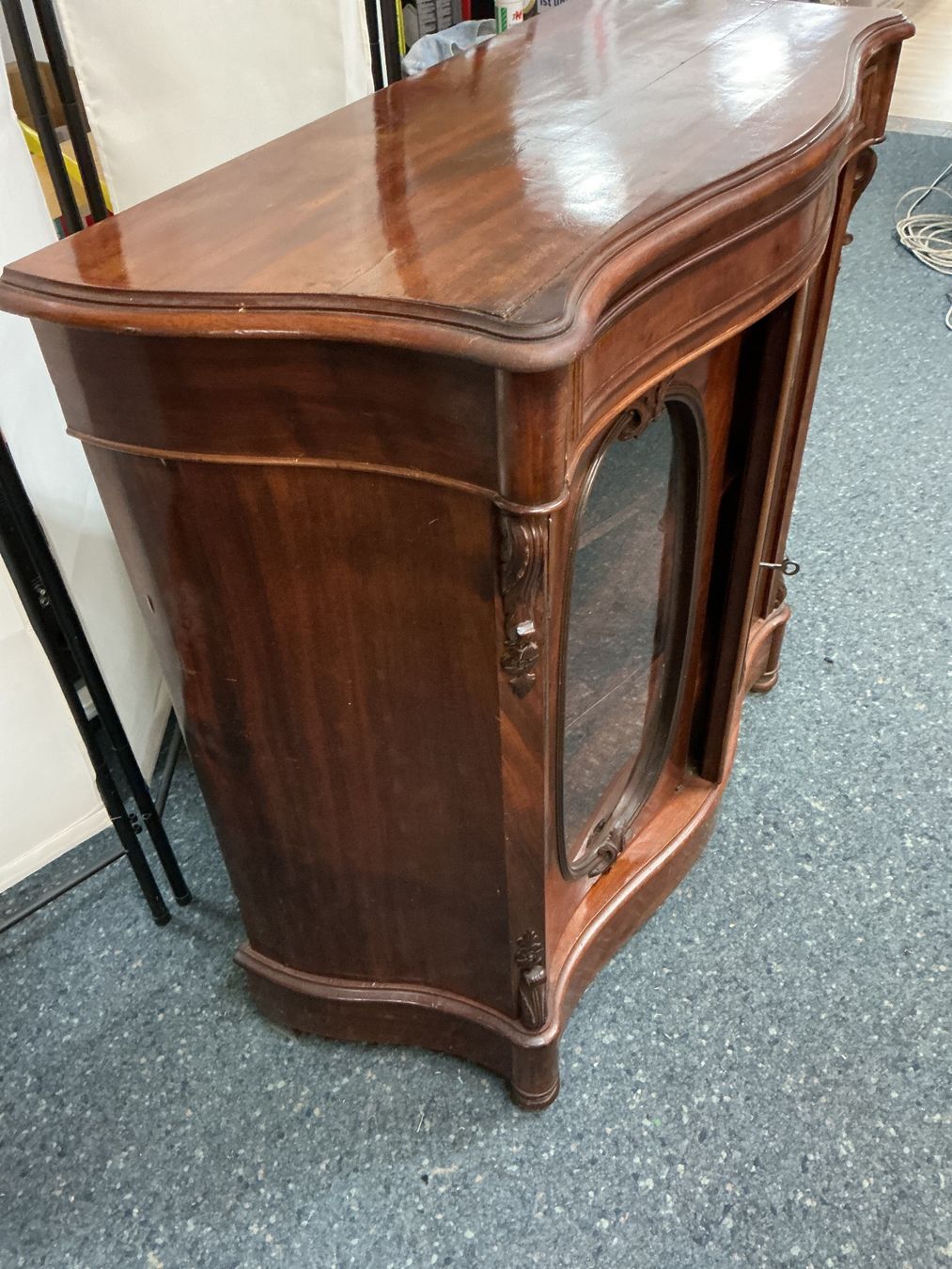 Cassettiere: Dekorative Kommode mit Vitrine – Usato da Bern venduto da vielerart 2