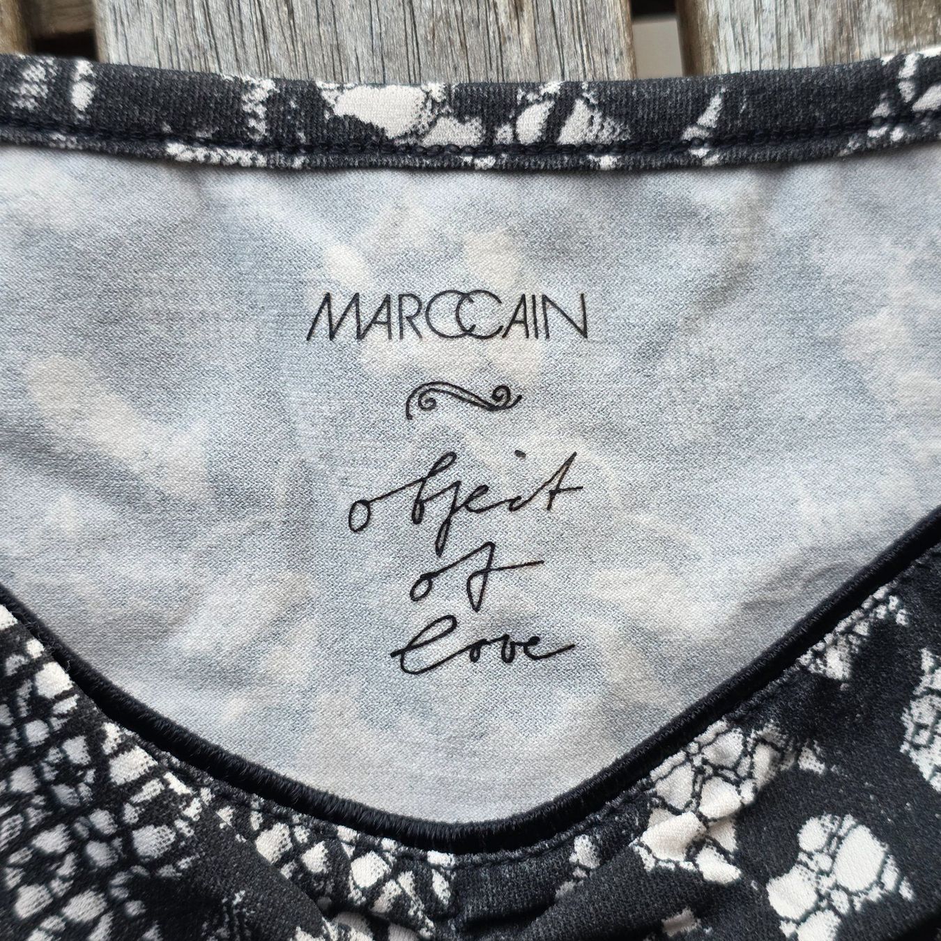 Marc Cain Tops: 🐸 MARC CAIN TOP MIT SPITZENPRINT 38 – Neu (gemäss Beschreibung) aus Môtier (Vully) von Frogs 6