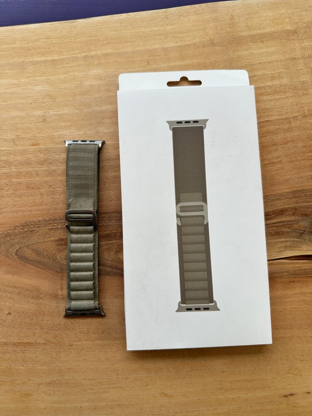 Apple Smartwatch: Apple Watch Alpine Loop Band Olive – D'occasion à Luterbach par nyl_2pwh