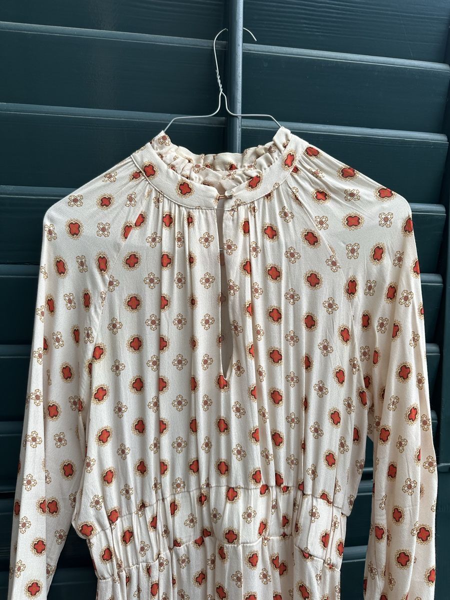 Robes: Lois Midikleid mit Schlitz – D'occasion à Zürich par adriennemeyer 1