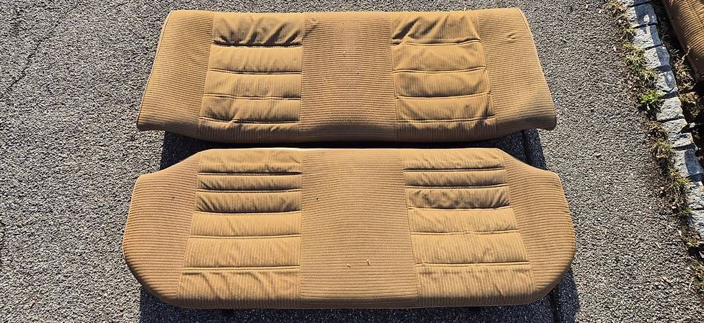 Volkswagen Tutti pezzi di ricambio auto: VW Jetta 1  Sitzgarnitur, 4türer, nicht gereinigt. – Usato da Riggisberg venduto da Mahali04 1