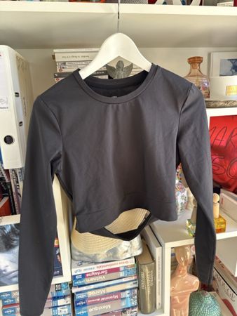 Crop-top sport H&M noir, manches longues, taille 34/36
