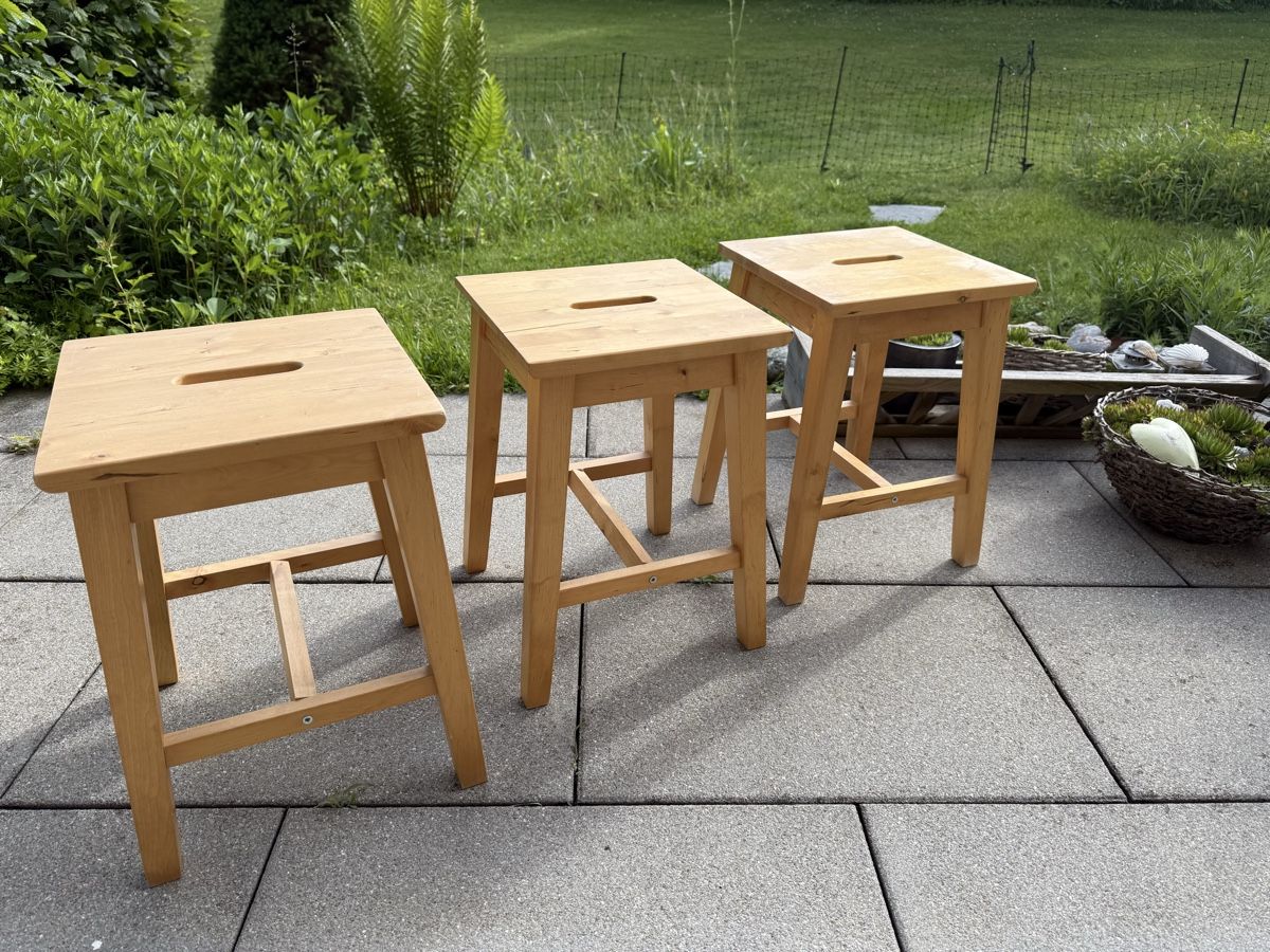 Ikea Sgabelli: 3 IKEA BOSSE Hocker Massivholz – Usato da Hünenberg See venduto da Cheetah4