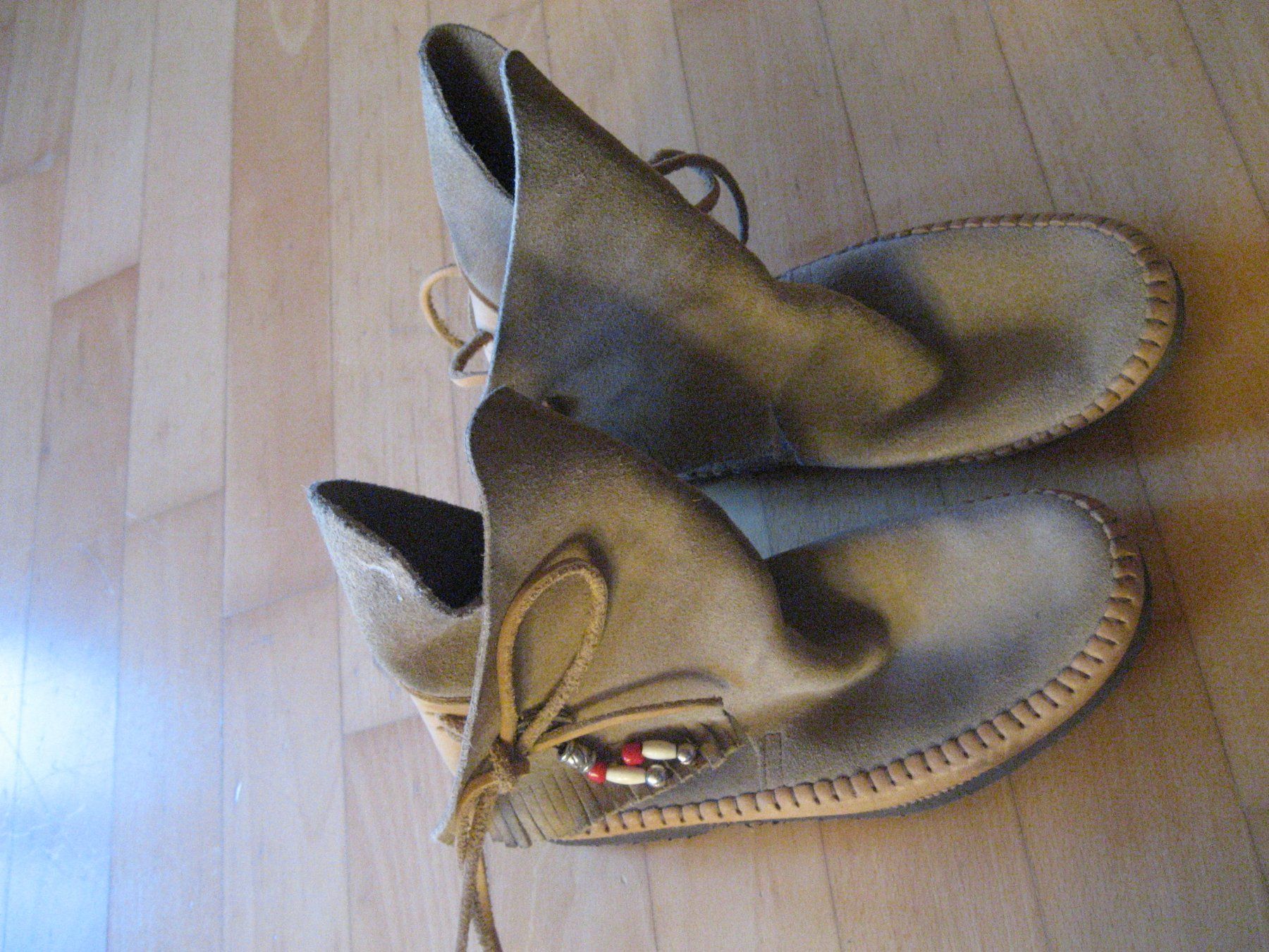 Chaussures femmes: Wildlederboots mit Verzierung – Neuf (Voir description) à Unterengstringen par Olifant4
