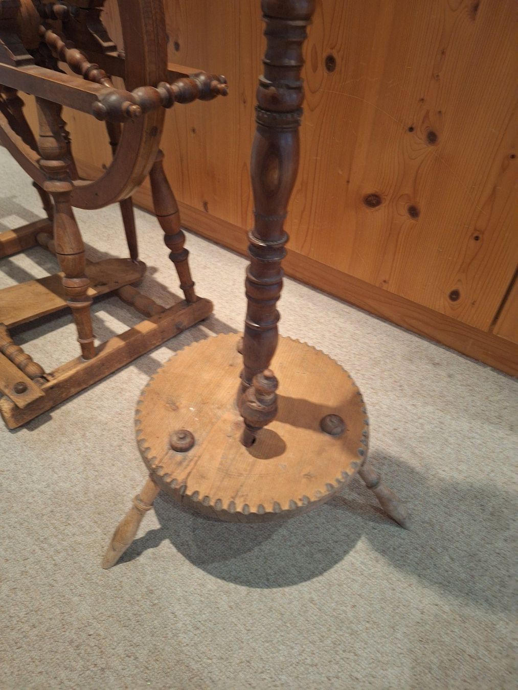 Ruote per filare: Antikes Spinnrad aus Holz – Usato da Chur venduto da Spacecat 5