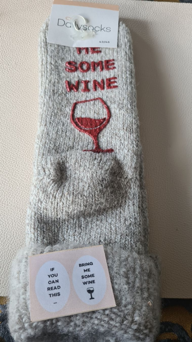 Socken: Bring me Wine Gr. 43/46 Neu – Neu und originalverpackt aus Dussnang von Mak13